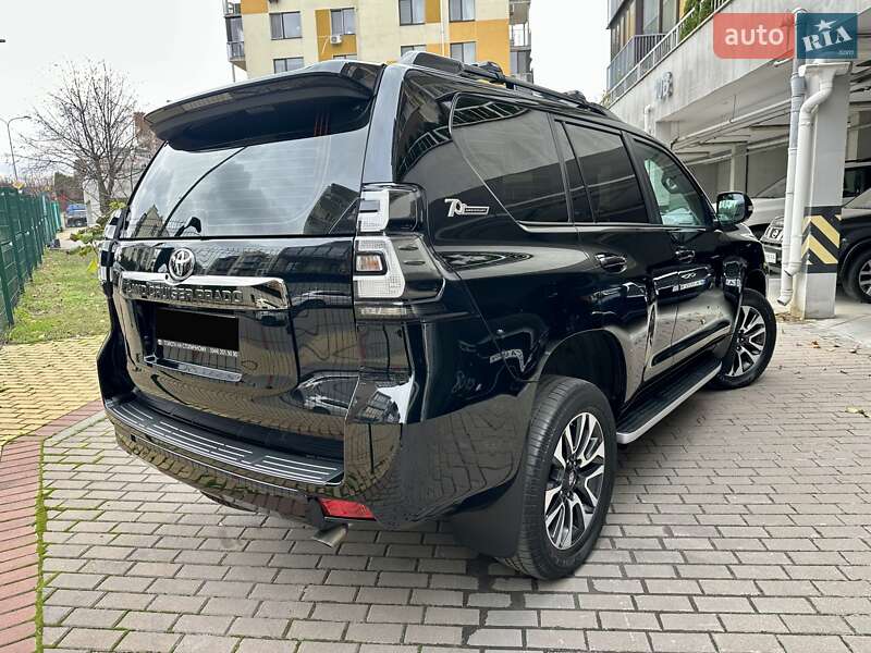 Позашляховик / Кросовер Toyota Land Cruiser Prado 2022 в Києві