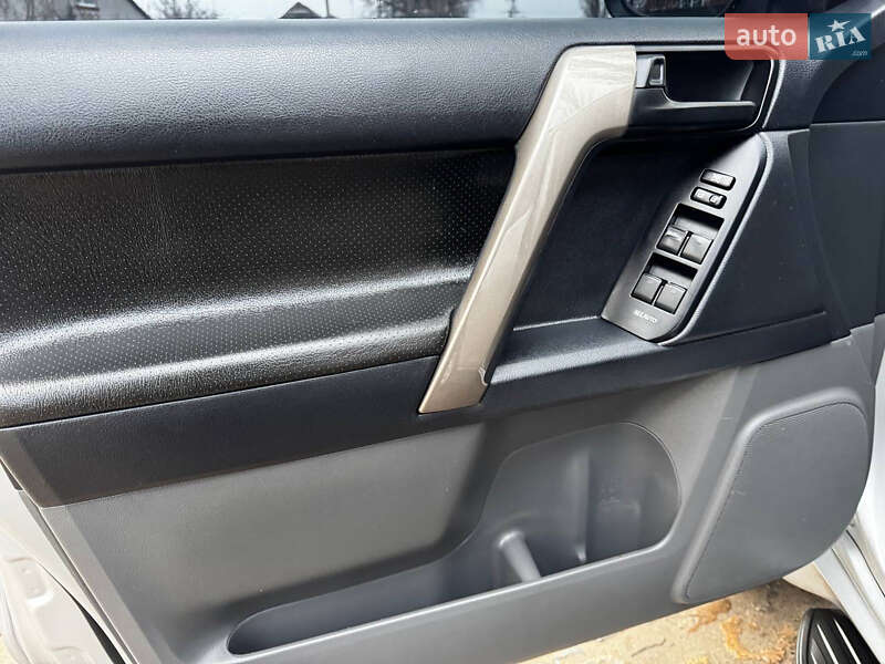 Внедорожник / Кроссовер Toyota Land Cruiser Prado 2010 в Ахтырке