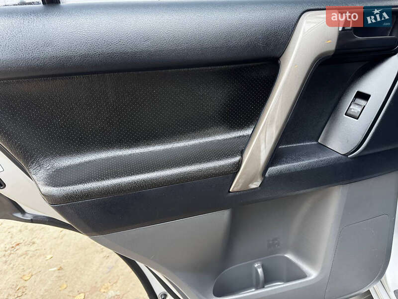 Внедорожник / Кроссовер Toyota Land Cruiser Prado 2010 в Ахтырке