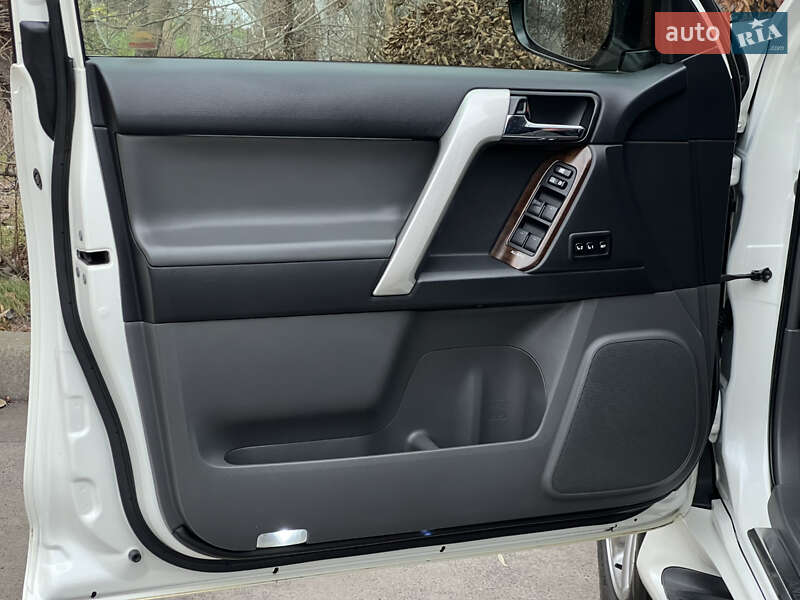 Внедорожник / Кроссовер Toyota Land Cruiser Prado 2010 в Киеве