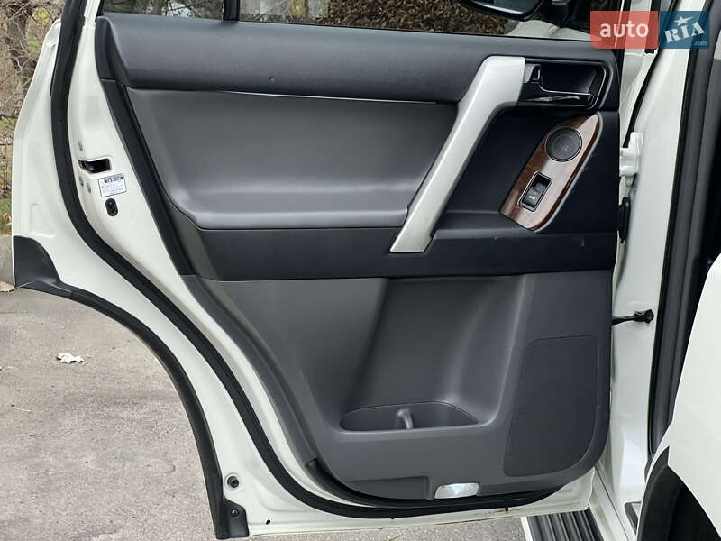 Внедорожник / Кроссовер Toyota Land Cruiser Prado 2010 в Киеве