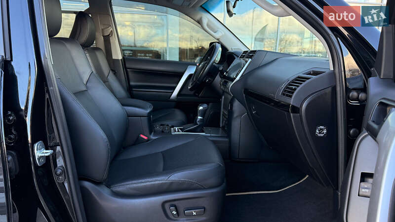 Внедорожник / Кроссовер Toyota Land Cruiser Prado 2023 в Ровно