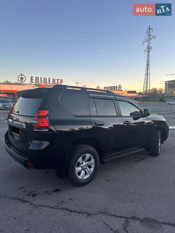 Позашляховик / Кросовер Toyota Land Cruiser Prado 2019 в Ужгороді