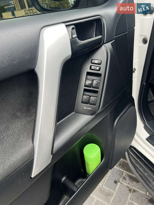 Внедорожник / Кроссовер Toyota Land Cruiser Prado 2019 в Запорожье