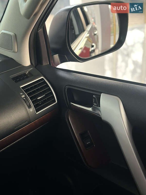 Внедорожник / Кроссовер Toyota Land Cruiser Prado 2017 в Николаеве