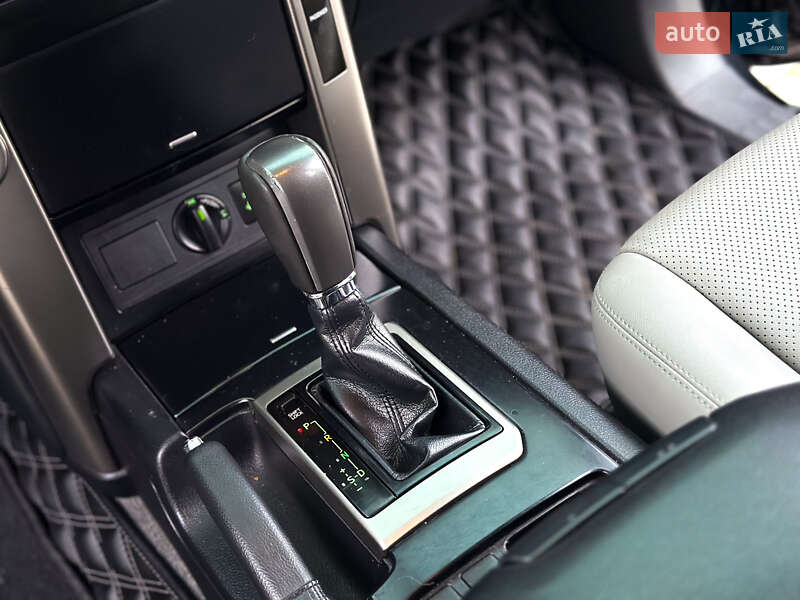 Внедорожник / Кроссовер Toyota Land Cruiser Prado 2012 в Хмельницком