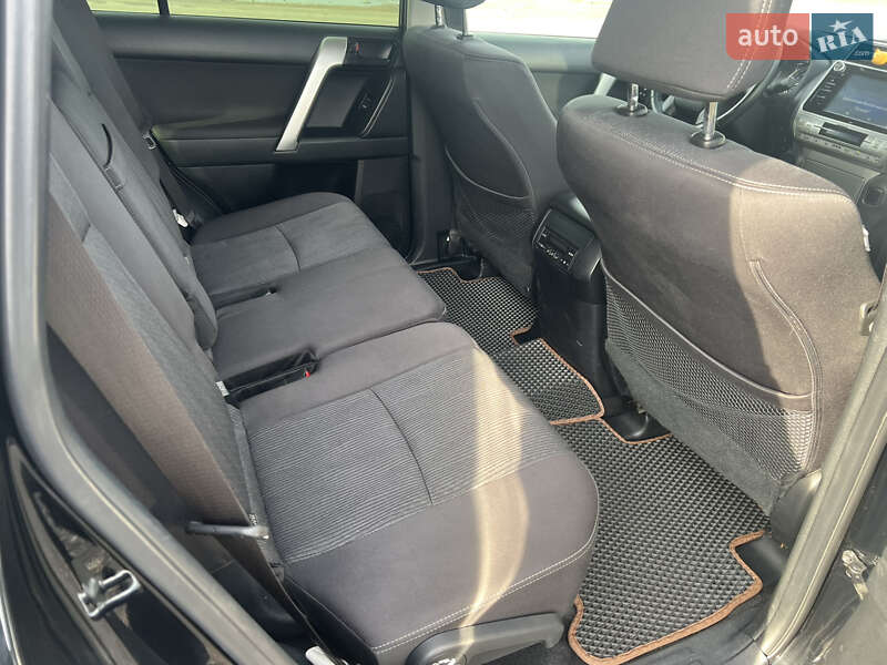 Позашляховик / Кросовер Toyota Land Cruiser Prado 2019 в Києві фото 20 Позашляховик / Кросовер Toyota Land Cruiser Prado 2019 в Києві