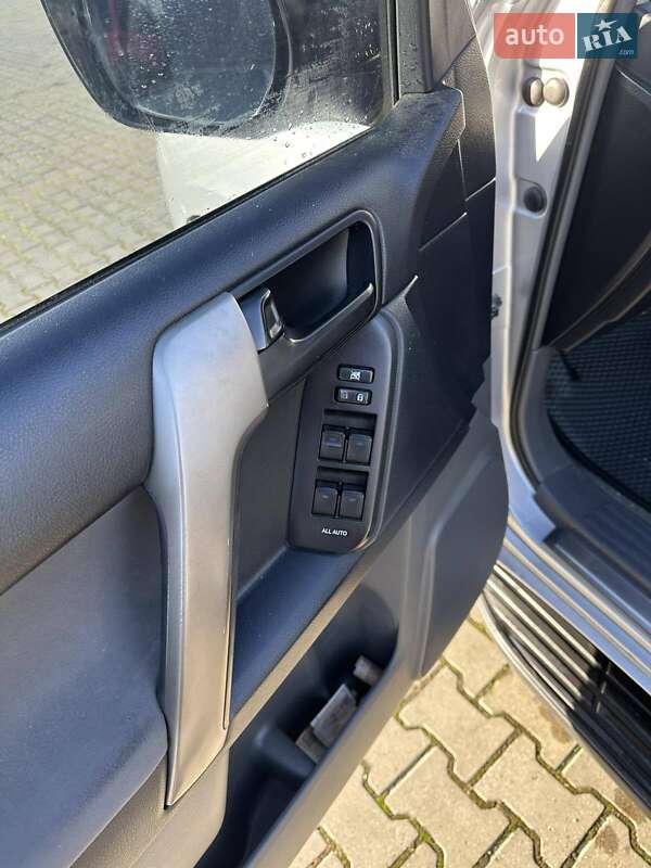 Внедорожник / Кроссовер Toyota Land Cruiser Prado 2012 в Коломые