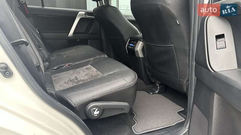 Позашляховик / Кросовер Toyota Land Cruiser Prado 2019 в Києві