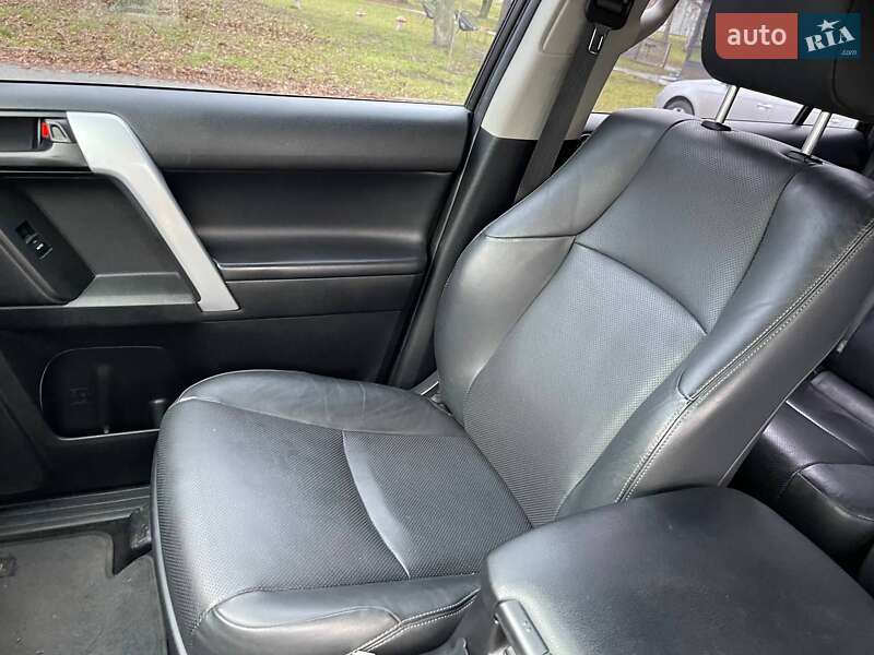 Позашляховик / Кросовер Toyota Land Cruiser Prado 2018 в Миронівці