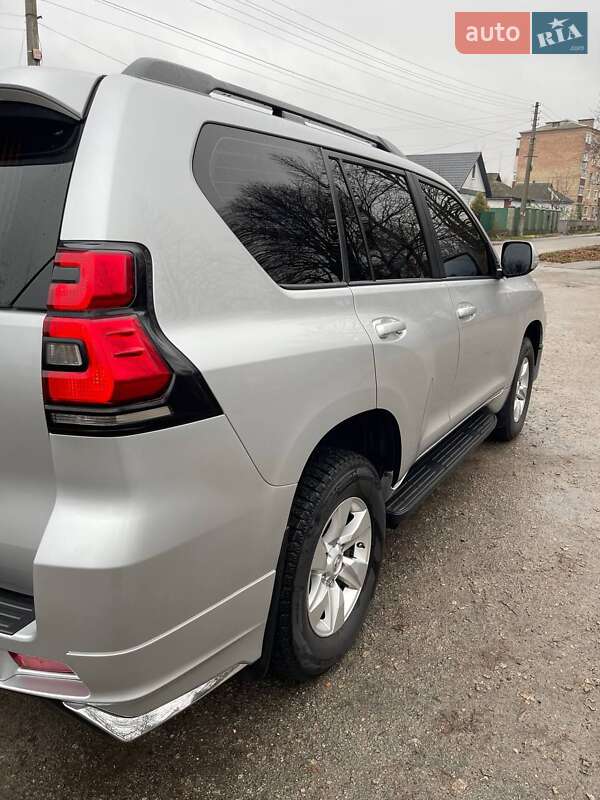 Позашляховик / Кросовер Toyota Land Cruiser Prado 2018 в Миронівці