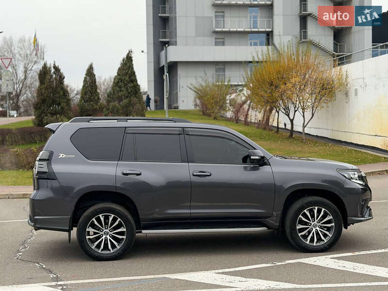 Позашляховик / Кросовер Toyota Land Cruiser Prado 2022 в Києві