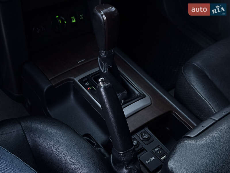 Позашляховик / Кросовер Toyota Land Cruiser Prado 2013 в Миколаєві