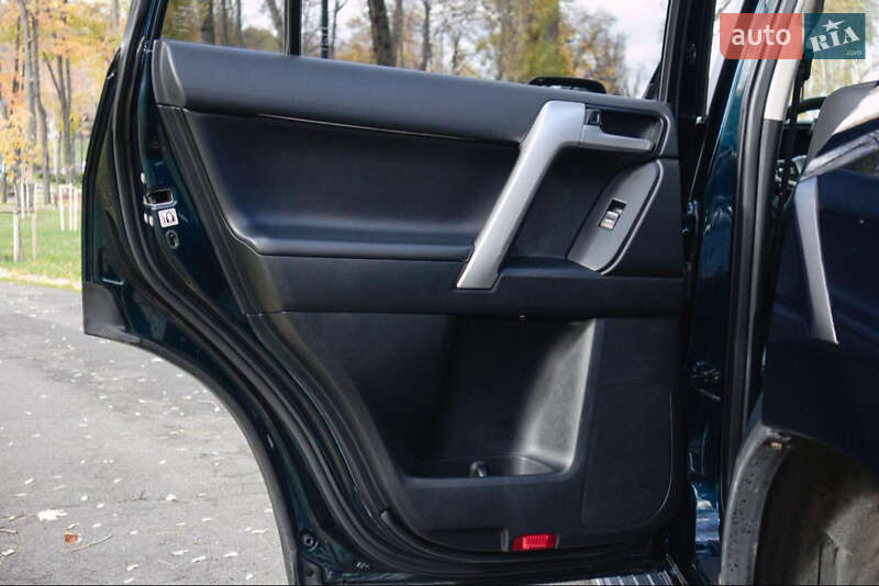 Внедорожник / Кроссовер Toyota Land Cruiser Prado 2017 в Киеве