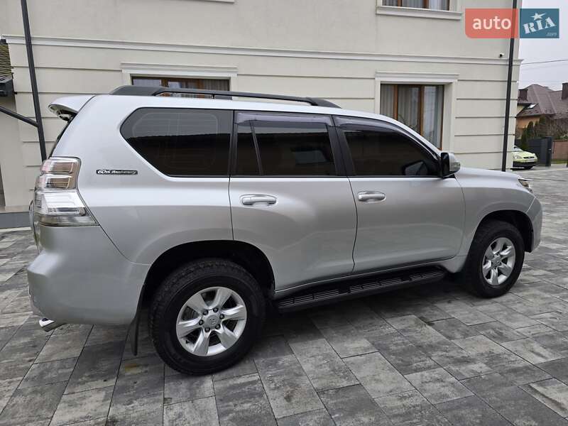 Позашляховик / Кросовер Toyota Land Cruiser Prado 2012 в Івано-Франківську