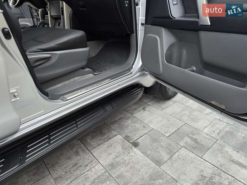 Позашляховик / Кросовер Toyota Land Cruiser Prado 2012 в Івано-Франківську