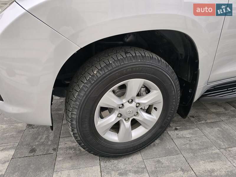 Позашляховик / Кросовер Toyota Land Cruiser Prado 2012 в Івано-Франківську