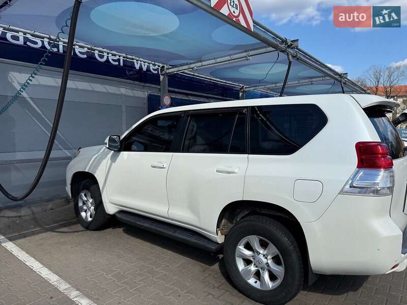 Внедорожник / Кроссовер Toyota Land Cruiser Prado 2010 в Харькове