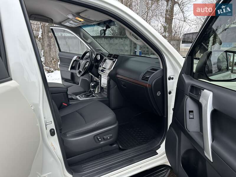 Внедорожник / Кроссовер Toyota Land Cruiser Prado 2019 в Мукачево