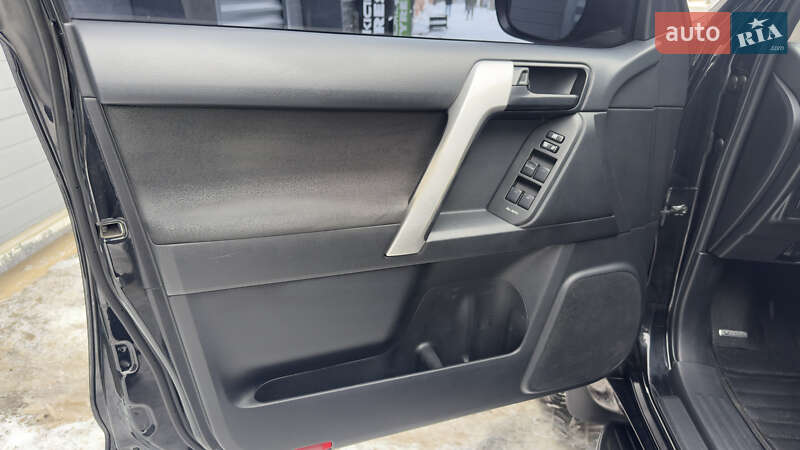 Внедорожник / Кроссовер Toyota Land Cruiser Prado 2018 в Киеве