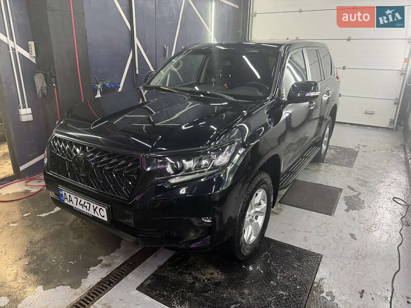 Toyota Land Cruiser Prado 2023