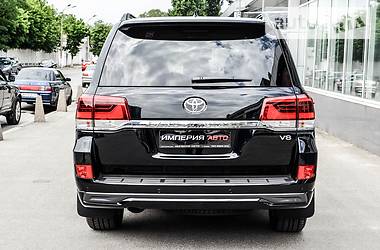 Внедорожник / Кроссовер Toyota Land Cruiser 2018 в 
