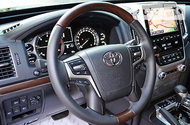 Внедорожник / Кроссовер Toyota Land Cruiser 2018 в 