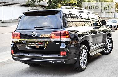 Внедорожник / Кроссовер Toyota Land Cruiser 2018 в 
