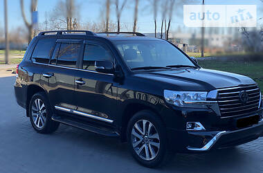 Позашляховик / Кросовер Toyota Land Cruiser 2018 в 