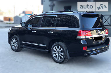 Позашляховик / Кросовер Toyota Land Cruiser 2018 в 