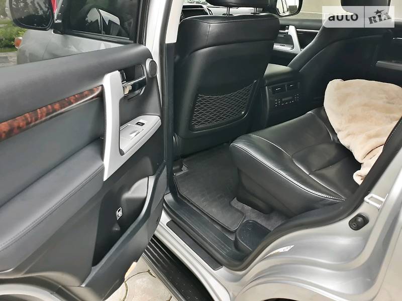 Позашляховик / Кросовер Toyota Land Cruiser 2012 в Чернівцях
