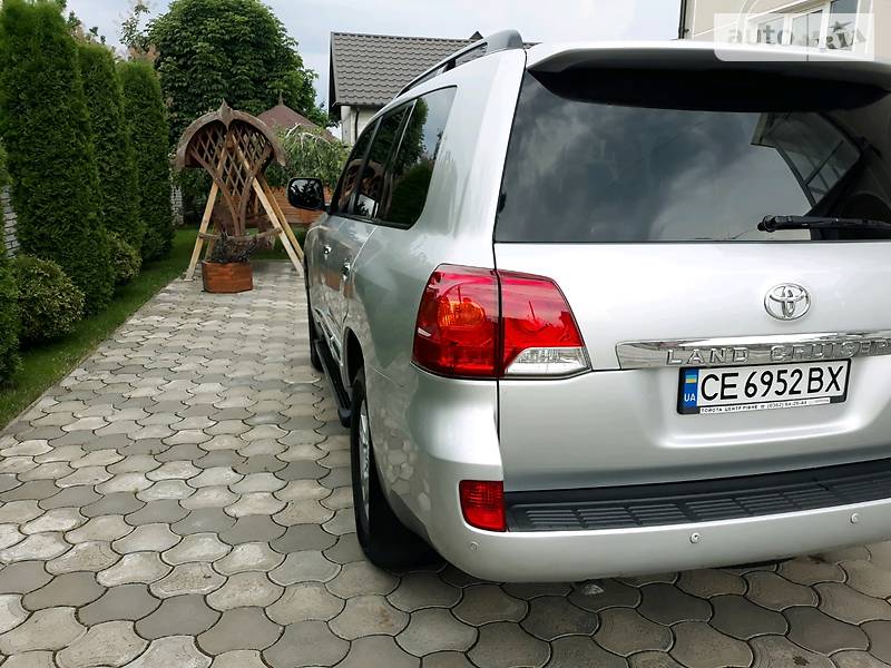 Позашляховик / Кросовер Toyota Land Cruiser 2012 в Чернівцях