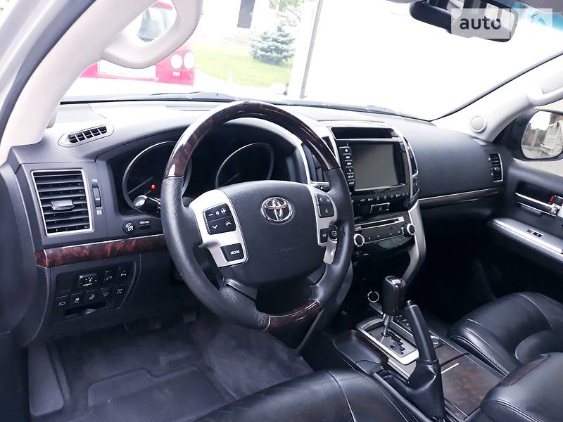 Позашляховик / Кросовер Toyota Land Cruiser 2012 в Чернівцях