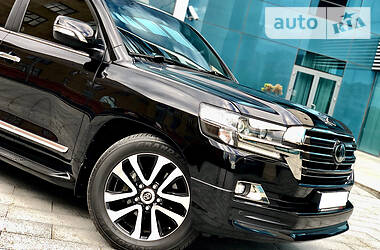 Внедорожник / Кроссовер Toyota Land Cruiser 2020 в 
