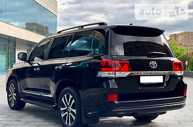 Внедорожник / Кроссовер Toyota Land Cruiser 2020 в 