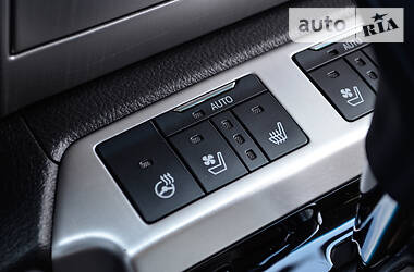 Позашляховик / Кросовер Toyota Land Cruiser 2016 в 