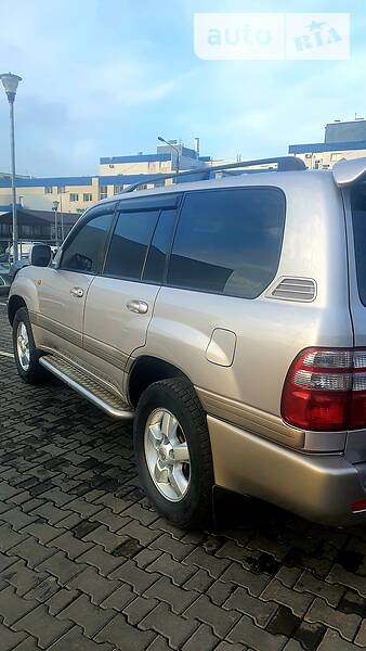 Позашляховик / Кросовер Toyota Land Cruiser 2003 в Чернівцях