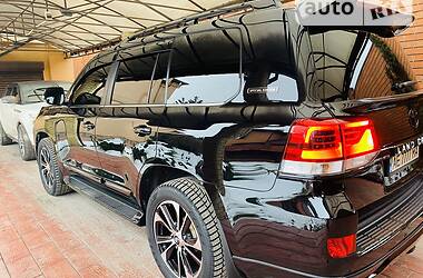 Позашляховик / Кросовер Toyota Land Cruiser 2017 в 