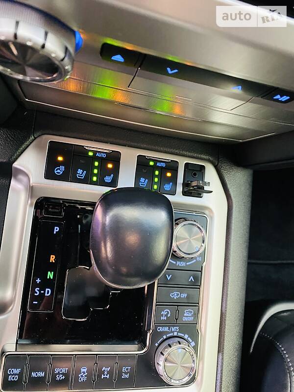 Внедорожник / Кроссовер Toyota Land Cruiser 2017 в Днепре фото 74 Внедорожник / Кроссовер Toyota Land Cruiser 2017 в Днепре