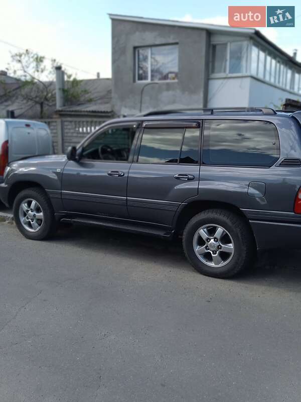 Позашляховик / Кросовер Toyota Land Cruiser 2003 в Дніпрі