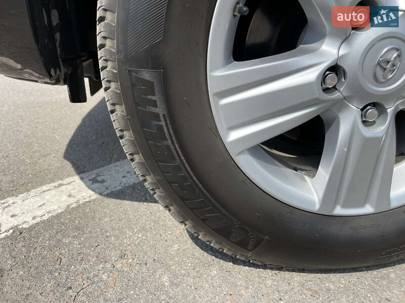 Внедорожник / Кроссовер Toyota Land Cruiser 2013 в Кременчуге