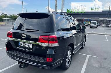 Внедорожник / Кроссовер Toyota Land Cruiser 2016 в Киеве