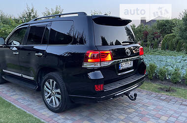 Позашляховик / Кросовер Toyota Land Cruiser 2016 в 
