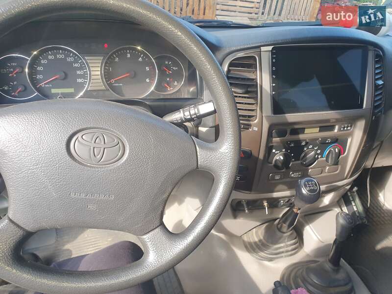 Внедорожник / Кроссовер Toyota Land Cruiser 2004 в Черновцах