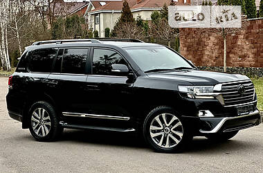 Позашляховик / Кросовер Toyota Land Cruiser 2018 в 