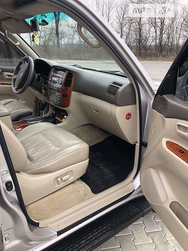 Внедорожник / Кроссовер Toyota Land Cruiser 2004 в Черновцах