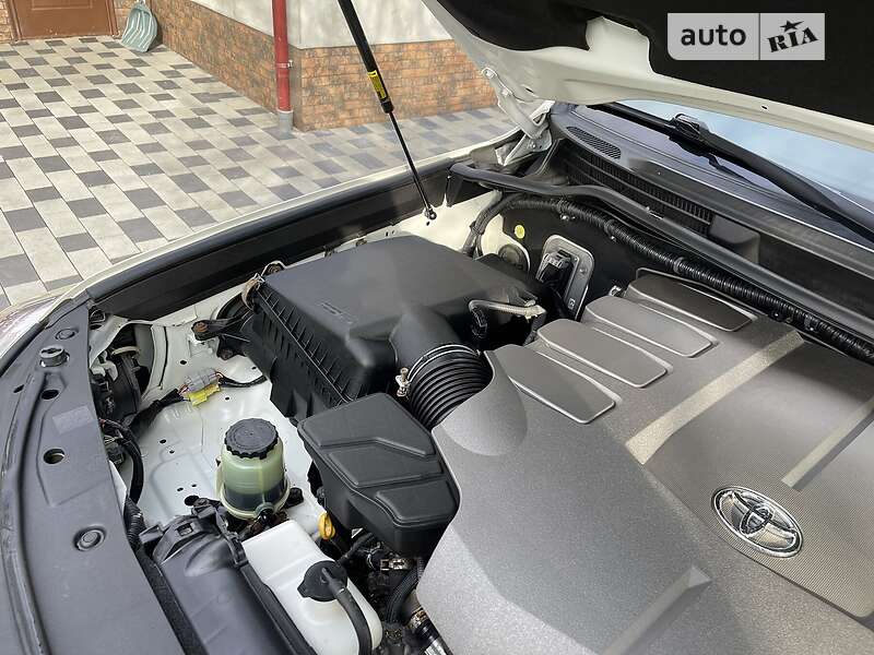 Позашляховик / Кросовер Toyota Land Cruiser 2012 в Тячеві