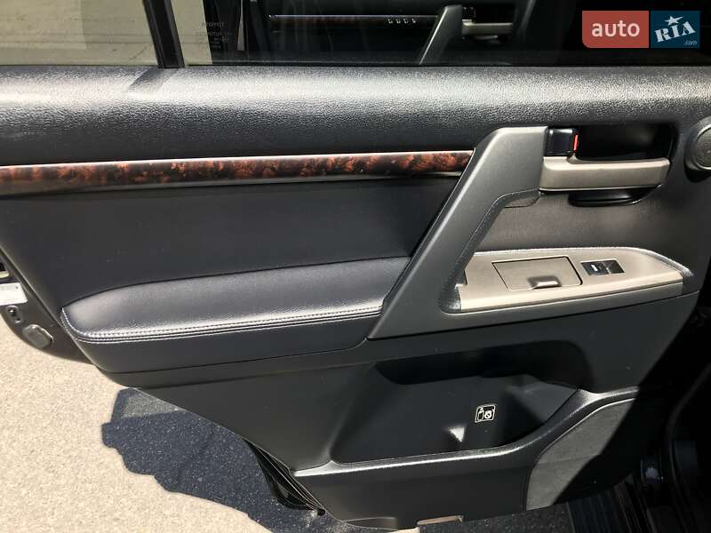 Внедорожник / Кроссовер Toyota Land Cruiser 2011 в Кривом Роге