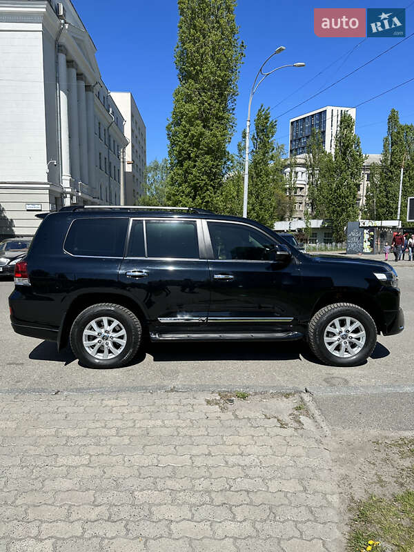 Внедорожник / Кроссовер Toyota Land Cruiser 2017 в Киеве фото 6 Внедорожник / Кроссовер Toyota Land Cruiser 2017 в Киеве