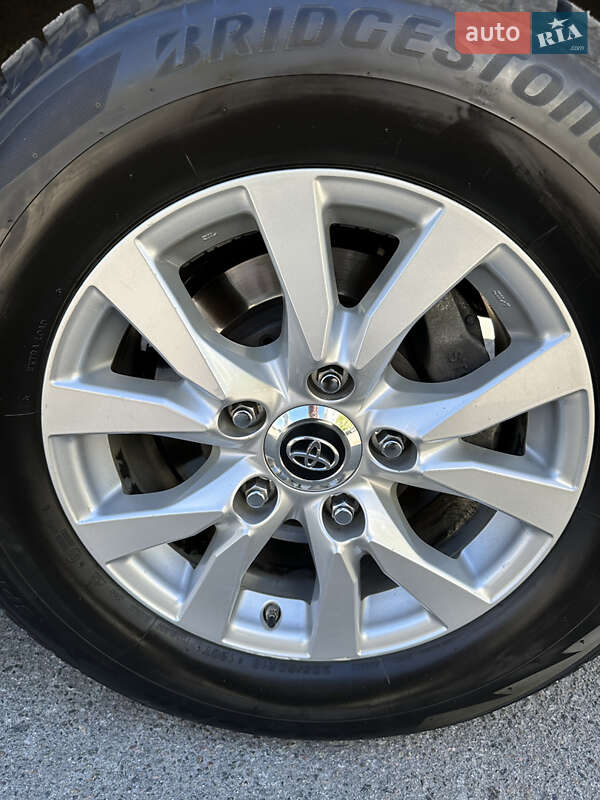 Внедорожник / Кроссовер Toyota Land Cruiser 2017 в Киеве фото 10 Внедорожник / Кроссовер Toyota Land Cruiser 2017 в Киеве